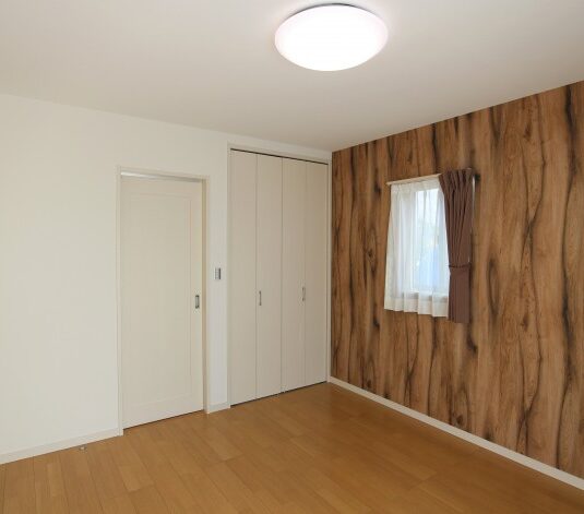 洋室　ＷＣＬとＣＬを併用した寝室で、目的別に収納できるように設計しております。